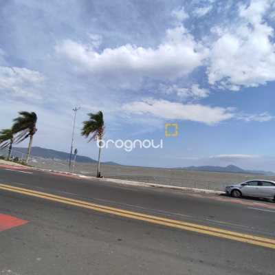 Apartamento com 104m², 3 quartos (sendo 1 suíte), 1 garagem, no bairro Coqueiros em Florianópolis