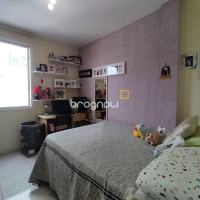 Apartamento com 104m², 3 quartos (sendo 1 suíte), 1 garagem, no bairro Coqueiros em Florianópolis