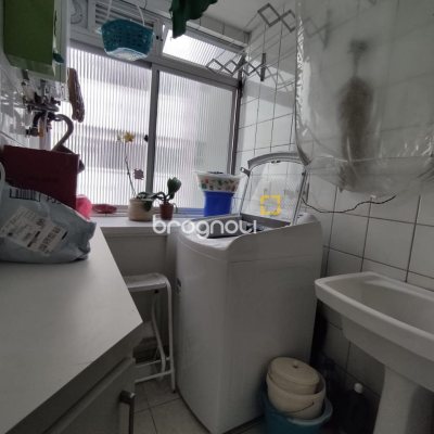 Apartamento com 104m², 3 quartos (sendo 1 suíte), 1 garagem, no bairro Coqueiros em Florianópolis
