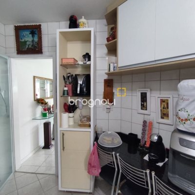 Apartamento com 104m², 3 quartos (sendo 1 suíte), 1 garagem, no bairro Coqueiros em Florianópolis