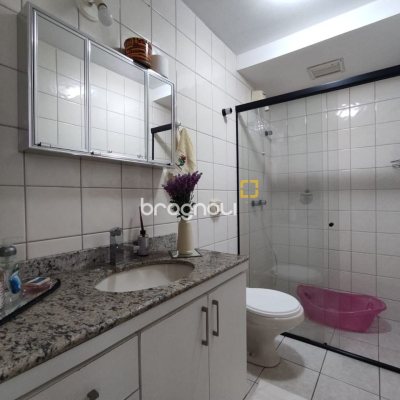 Apartamento com 104m², 3 quartos (sendo 1 suíte), 1 garagem, no bairro Coqueiros em Florianópolis