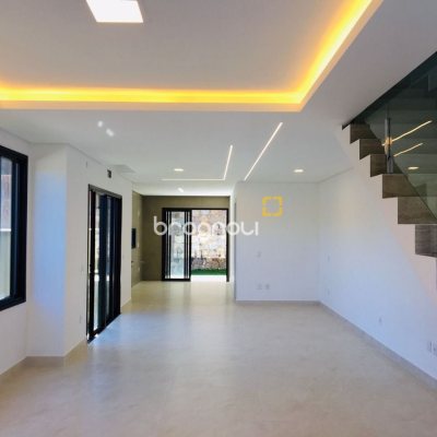 Casa com 180m², 3 quartos (sendo 3 suítes), 2 garagens, no bairro Saco Grande em Florianópolis
