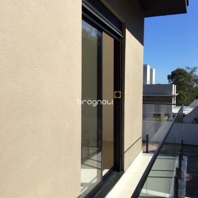 Casa com 180m², 3 quartos (sendo 3 suítes), 2 garagens, no bairro Saco Grande em Florianópolis