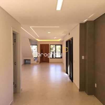 Casa com 180m², 3 quartos (sendo 3 suítes), 2 garagens, no bairro Saco Grande em Florianópolis