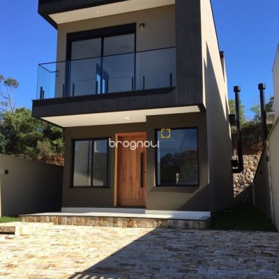 Casa com 180m², 3 quartos (sendo 3 suítes), 2 garagens, no bairro Saco Grande em Florianópolis
