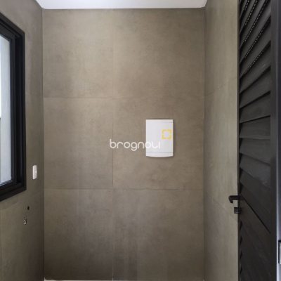 Casa com 180m², 3 quartos (sendo 3 suítes), 2 garagens, no bairro Saco Grande em Florianópolis