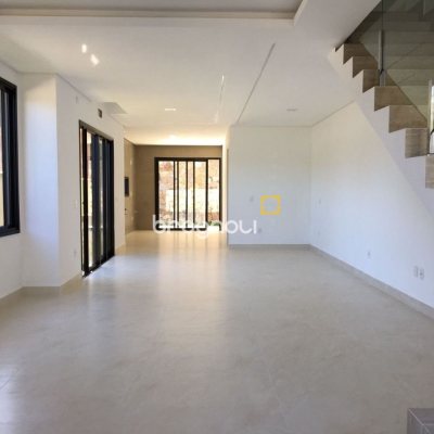 Casa com 180m², 3 quartos (sendo 3 suítes), 2 garagens, no bairro Saco Grande em Florianópolis