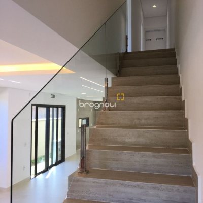Casa com 180m², 3 quartos (sendo 3 suítes), 2 garagens, no bairro Saco Grande em Florianópolis