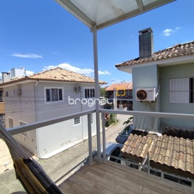 Casa com 104m², 2 quartos, 1 garagem, no bairro Cachoeira do Bom Jesus em Florianópolis