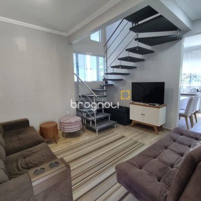 Casa com 104m², 2 quartos, 1 garagem, no bairro Cachoeira do Bom Jesus em Florianópolis