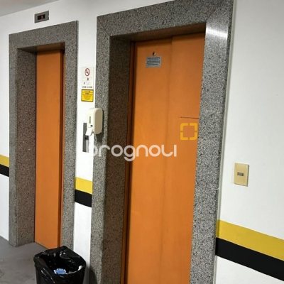 Garagem com 12m², 2 garagens, no bairro Centro em Florianópolis