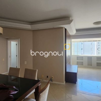 Apartamento com 90m², 3 quartos (sendo 1 suíte), 1 garagem, no bairro Centro em Florianópolis