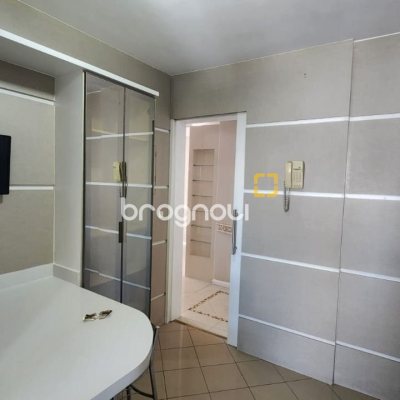 Apartamento com 90m², 3 quartos (sendo 1 suíte), 1 garagem, no bairro Centro em Florianópolis
