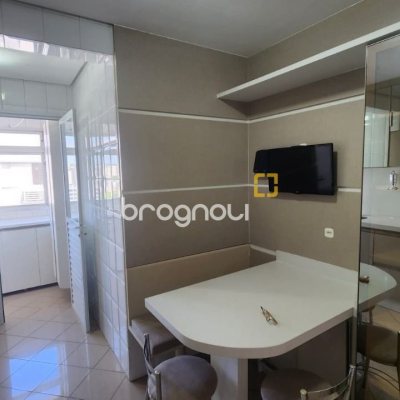 Apartamento com 90m², 3 quartos (sendo 1 suíte), 1 garagem, no bairro Centro em Florianópolis