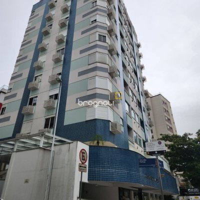Apartamento com 60m², 2 quartos (sendo 1 suíte), 1 garagem, no bairro Centro em Florianópolis