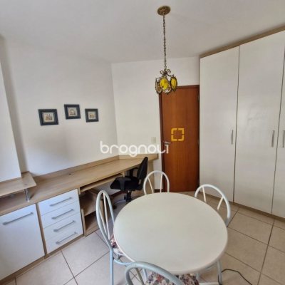 Apartamento com 60m², 2 quartos (sendo 1 suíte), 1 garagem, no bairro Centro em Florianópolis