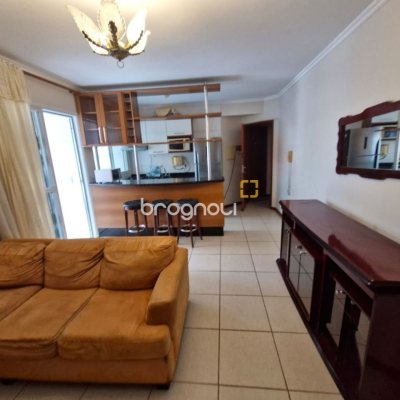 Apartamento com 60m², 2 quartos (sendo 1 suíte), 1 garagem, no bairro Centro em Florianópolis