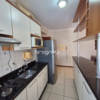Apartamento com 60m², 2 quartos (sendo 1 suíte), 1 garagem, no bairro Centro em Florianópolis