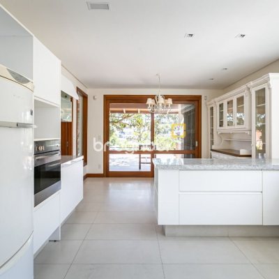 Casa de Condomínio com 563m², 3 quartos (sendo 3 suítes), 4 garagens, no bairro Cacupe em Florianópolis