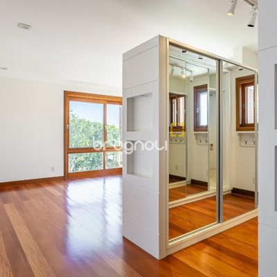 Casa de Condomínio com 563m², 3 quartos (sendo 3 suítes), 4 garagens, no bairro Cacupe em Florianópolis