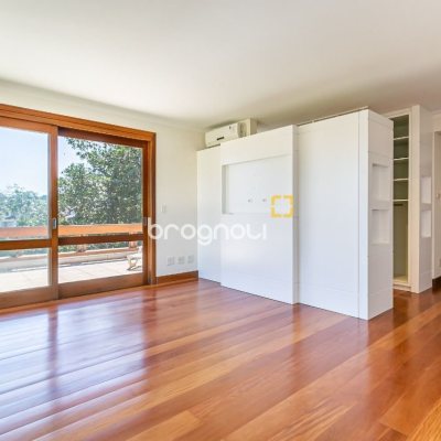 Casa de Condomínio com 563m², 3 quartos (sendo 3 suítes), 4 garagens, no bairro Cacupe em Florianópolis