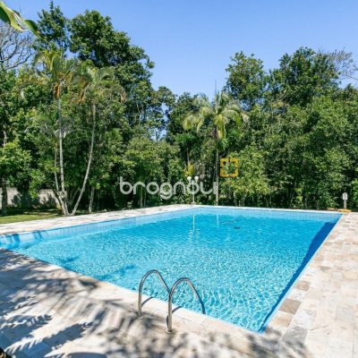 Casa de Condomínio com 563m², 3 quartos (sendo 3 suítes), 4 garagens, no bairro Cacupe em Florianópolis