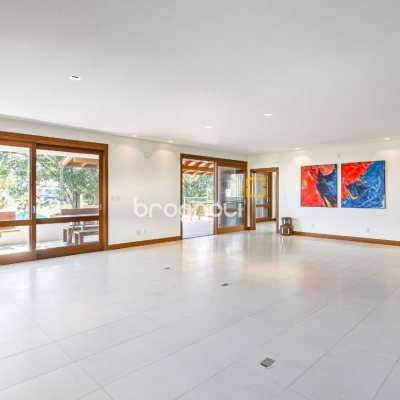 Casa de Condomínio com 563m², 3 quartos (sendo 3 suítes), 4 garagens, no bairro Cacupe em Florianópolis