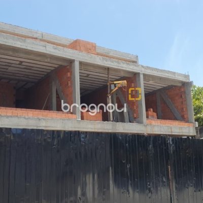 Casa com 184m², 3 quartos (sendo 1 suíte), 1 garagem, no bairro Campeche em Florianópolis