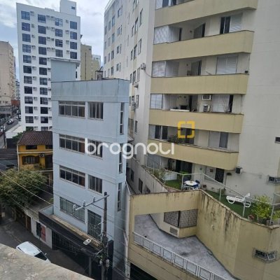 Apartamento com 92m², 3 quartos, 1 garagem, no bairro Centro em Florianópolis