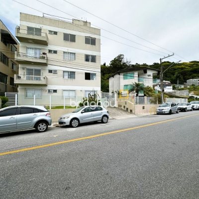 Apartamento com 80m², 3 quartos, 1 garagem, no bairro Ponta de Baixo em São José