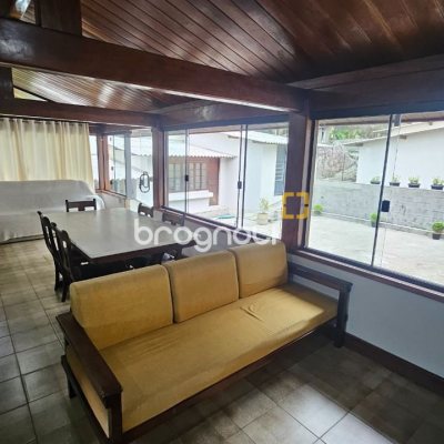 Casa com 316m², 4 quartos (sendo 1 suíte), 2 garagens, no bairro Saco dos Limões em Florianópolis