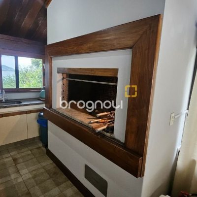 Casa com 316m², 4 quartos (sendo 1 suíte), 2 garagens, no bairro Saco dos Limões em Florianópolis