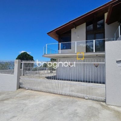 Casa com 316m², 4 quartos (sendo 1 suíte), 2 garagens, no bairro Saco dos Limões em Florianópolis