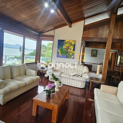 Casa com 316m², 4 quartos (sendo 1 suíte), 2 garagens, no bairro Saco dos Limões em Florianópolis