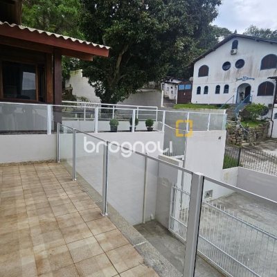 Casa com 316m², 4 quartos (sendo 1 suíte), 2 garagens, no bairro Saco dos Limões em Florianópolis