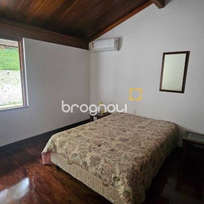Casa com 316m², 4 quartos (sendo 1 suíte), 2 garagens, no bairro Saco dos Limões em Florianópolis
