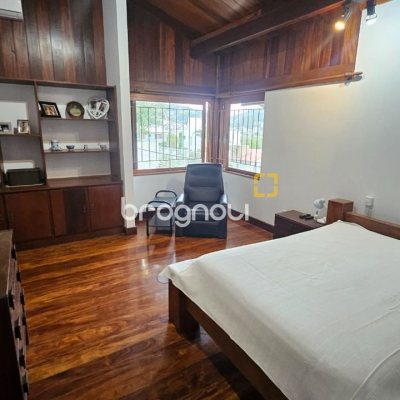 Casa com 316m², 4 quartos (sendo 1 suíte), 2 garagens, no bairro Saco dos Limões em Florianópolis