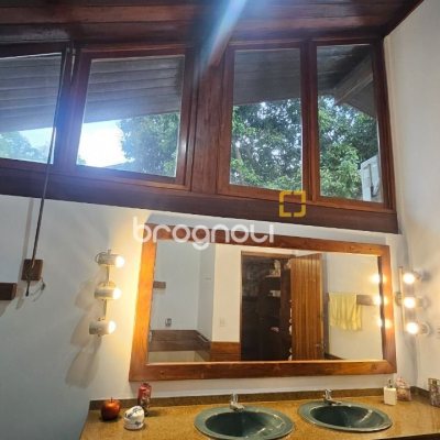 Casa com 316m², 4 quartos (sendo 1 suíte), 2 garagens, no bairro Saco dos Limões em Florianópolis