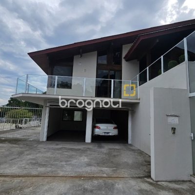 Casa com 316m², 4 quartos (sendo 1 suíte), 2 garagens, no bairro Saco dos Limões em Florianópolis