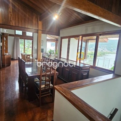 Casa com 316m², 4 quartos (sendo 1 suíte), 2 garagens, no bairro Saco dos Limões em Florianópolis