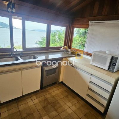 Casa com 316m², 4 quartos (sendo 1 suíte), 2 garagens, no bairro Saco dos Limões em Florianópolis
