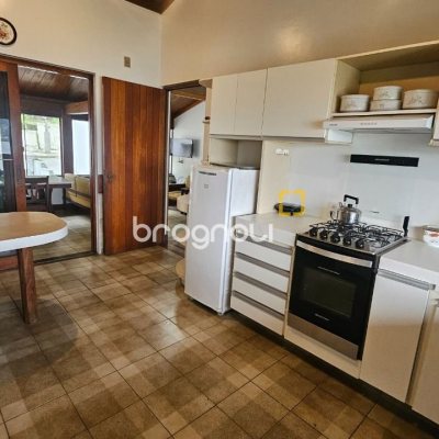 Casa com 316m², 4 quartos (sendo 1 suíte), 2 garagens, no bairro Saco dos Limões em Florianópolis