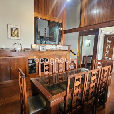 Casa com 316m², 4 quartos (sendo 1 suíte), 2 garagens, no bairro Saco dos Limões em Florianópolis