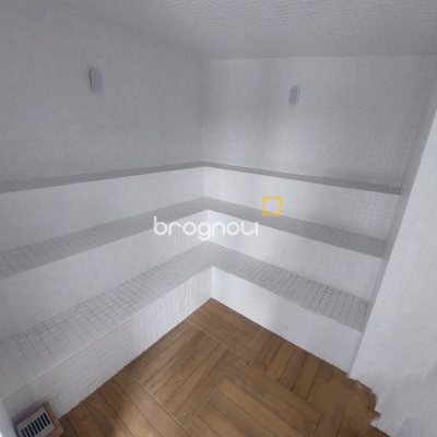 Apartamento com 75m², 3 quartos (sendo 1 suíte), 1 garagem, no bairro Areias em São José