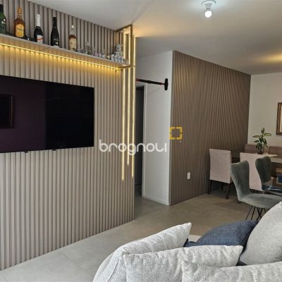 Apartamento com 75m², 3 quartos (sendo 1 suíte), 1 garagem, no bairro Areias em São José