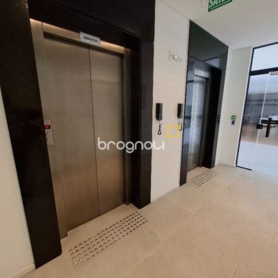 Apartamento com 75m², 3 quartos (sendo 1 suíte), 1 garagem, no bairro Areias em São José