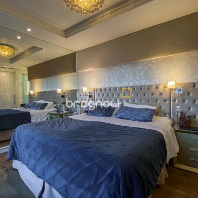 Apartamento com 303m², 3 quartos (sendo 3 suítes), 3 garagens, no bairro Agronômica em Florianópolis