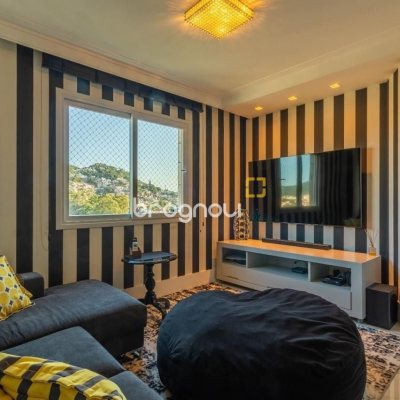 Apartamento com 303m², 3 quartos (sendo 3 suítes), 3 garagens, no bairro Agronômica em Florianópolis