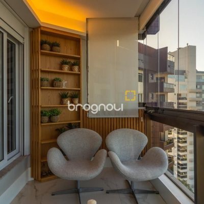 Apartamento com 303m², 3 quartos (sendo 3 suítes), 3 garagens, no bairro Agronômica em Florianópolis