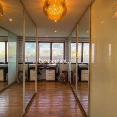 Apartamento com 303m², 3 quartos (sendo 3 suítes), 3 garagens, no bairro Agronômica em Florianópolis